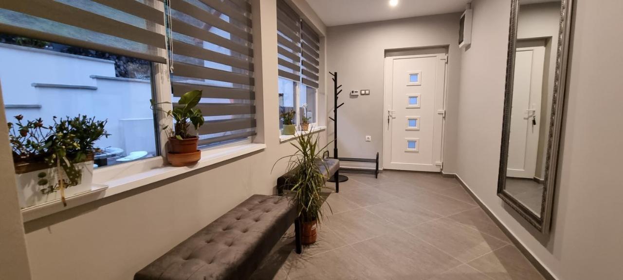 Hos-Cegledi Vendeghaz Miskolc -Oenallo Otthon, Mely Csak Az Oenoeke Exterior foto