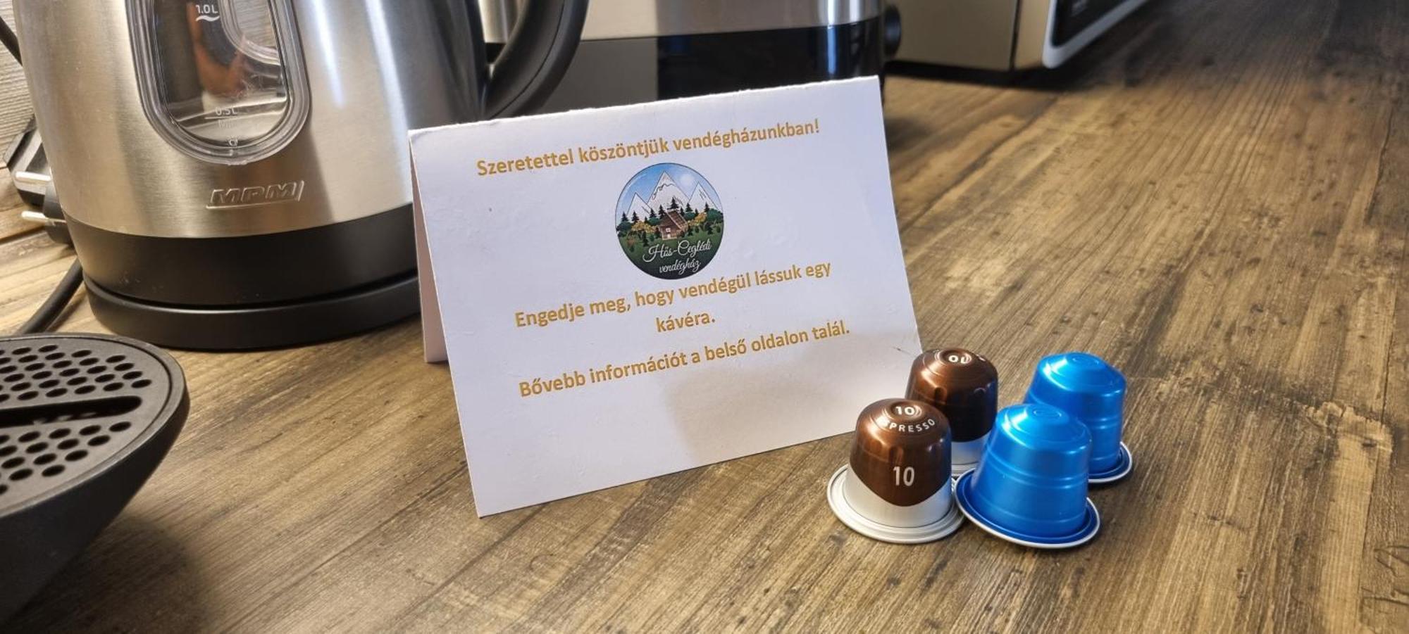Hos-Cegledi Vendeghaz Miskolc -Oenallo Otthon, Mely Csak Az Oenoeke Exterior foto
